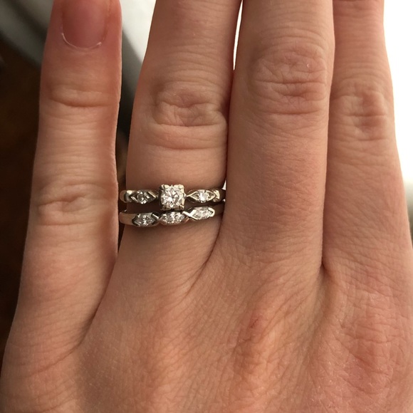 Antique 1930s diamond wedding band - Picture 2 of 4